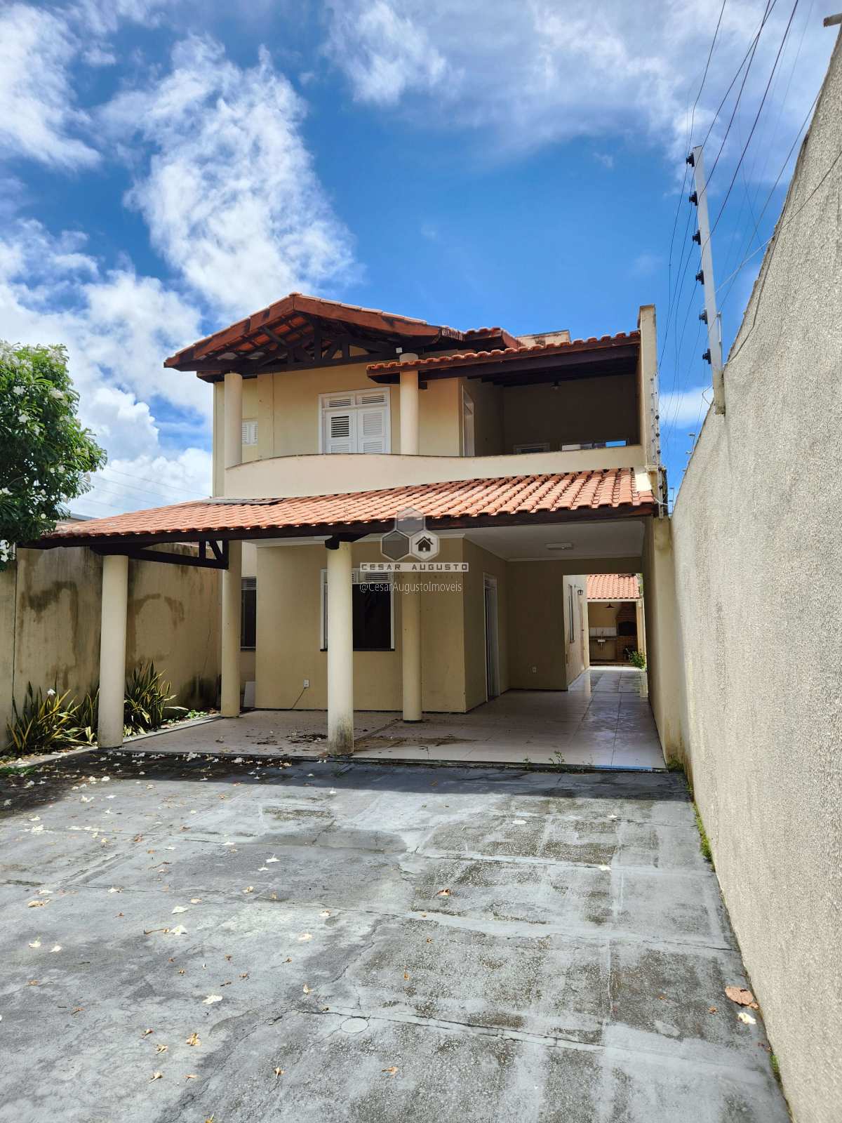 Excelente casa duplex com 04 quartos na Lagoa Redonda