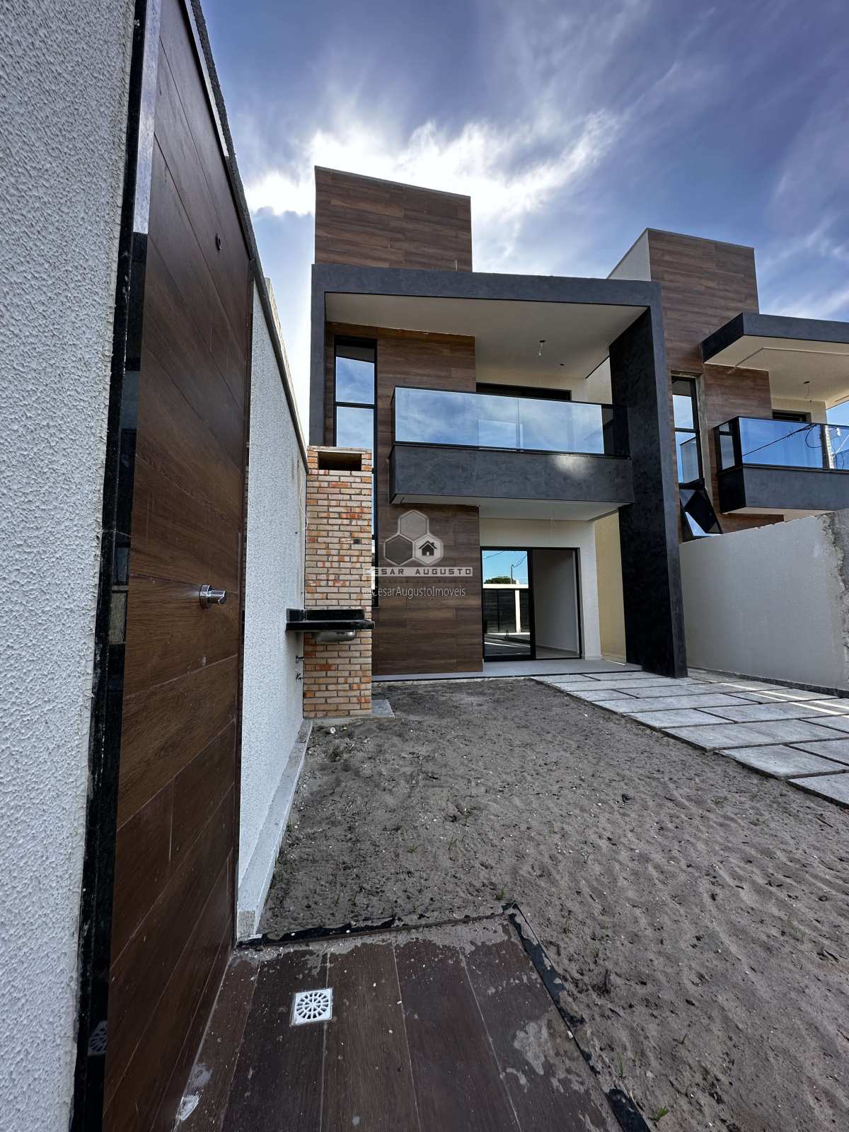 Liberty Unique: Casas Duplex de Luxo com 03 suites a 100m da CE-010